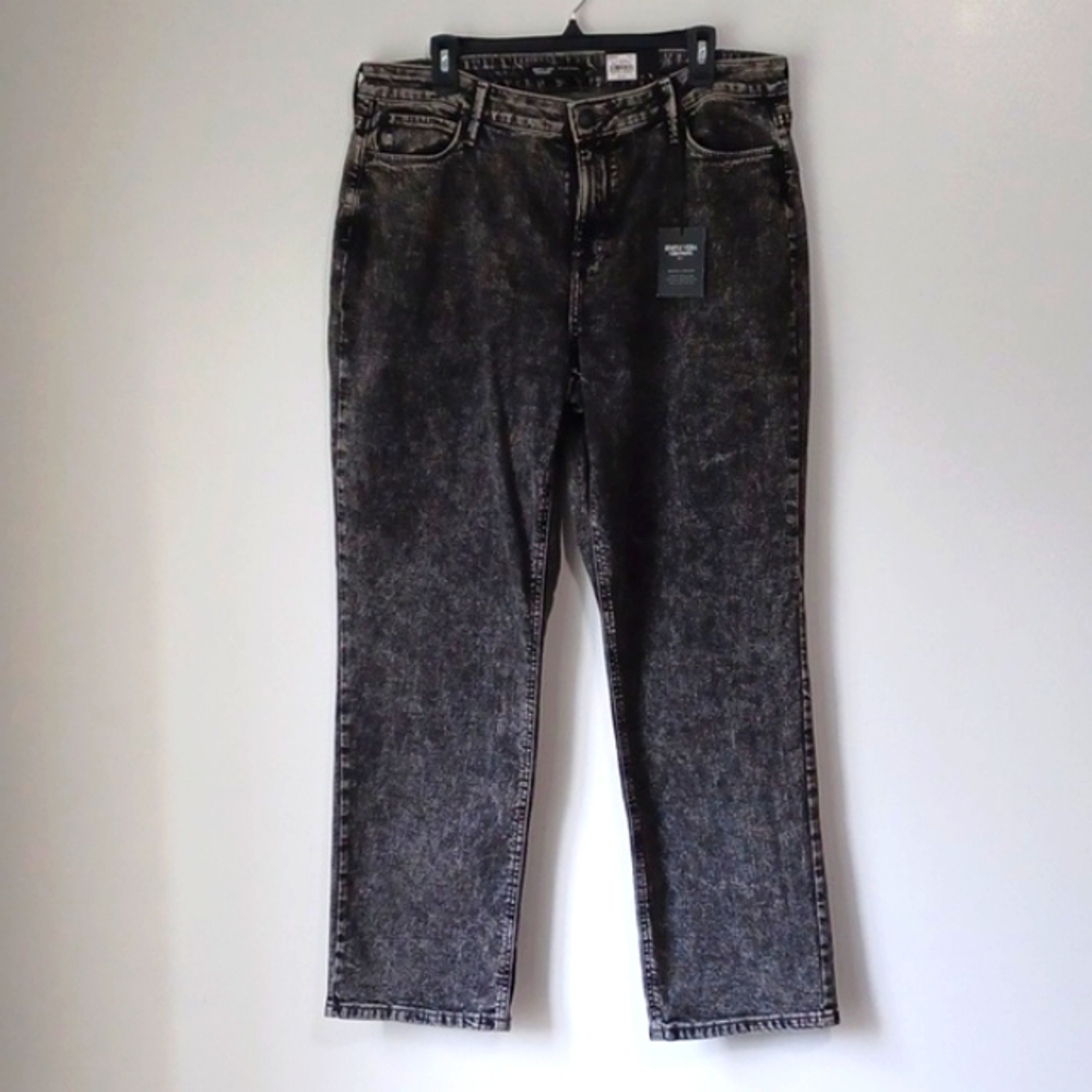 NWT Size 16 black denim jeans. SIMPLY VERA WANG relaxed straight, stretch pants